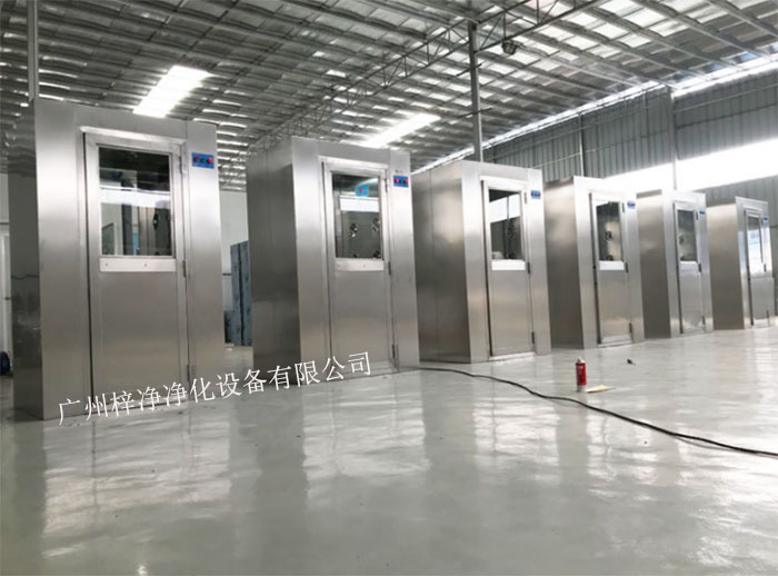 風淋室又可起到氣閘的作用，阻止未凈化的空氣進入潔凈區域。