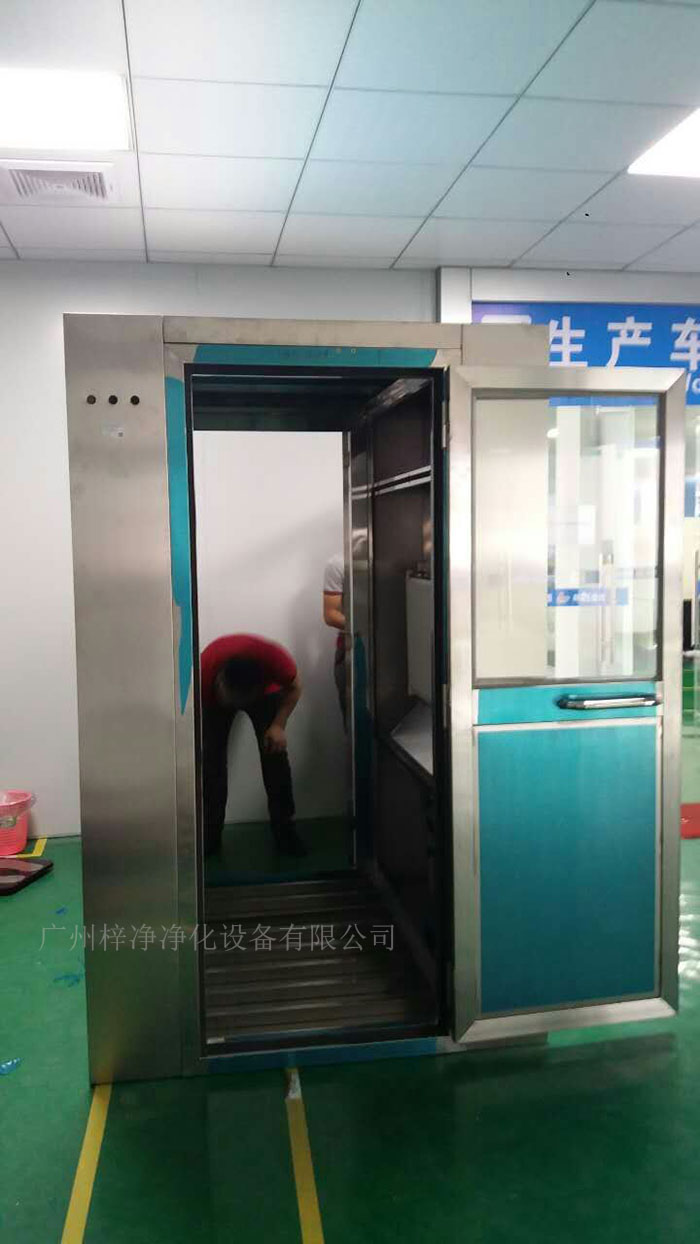 安裝風淋室的地面應平整，如有必要，應進行找平和加固處理。