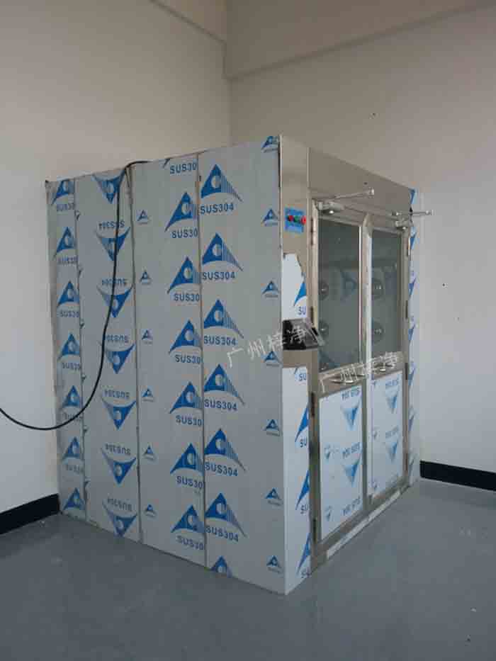 風(fēng)淋室的尺寸直接決定了其實(shí)際使用空間