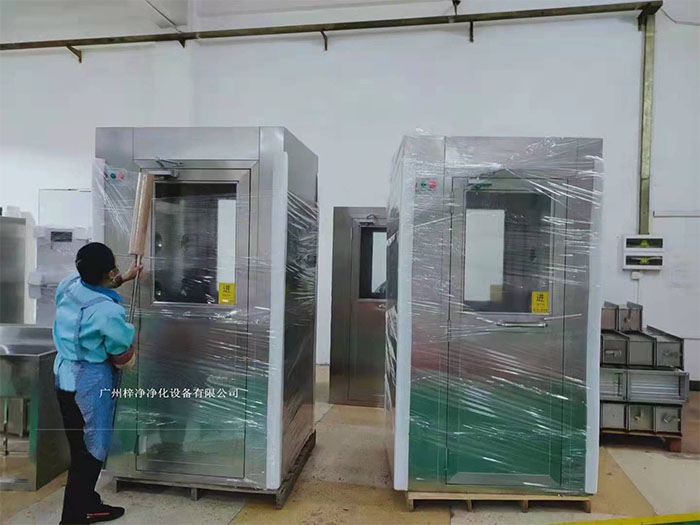 風淋室在運輸前，應對風淋室進行徹底的清潔，并確保內部干燥