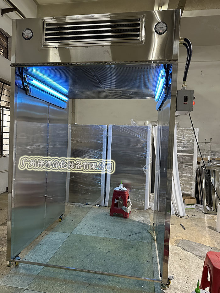 層流罩取樣車是一種用于在無(wú)菌或潔凈環(huán)境下進(jìn)行樣品采集的專用設(shè)備。 層流罩取樣車是一種用于在無(wú)菌或潔凈環(huán)境下進(jìn)行樣品采集的專用設(shè)備。