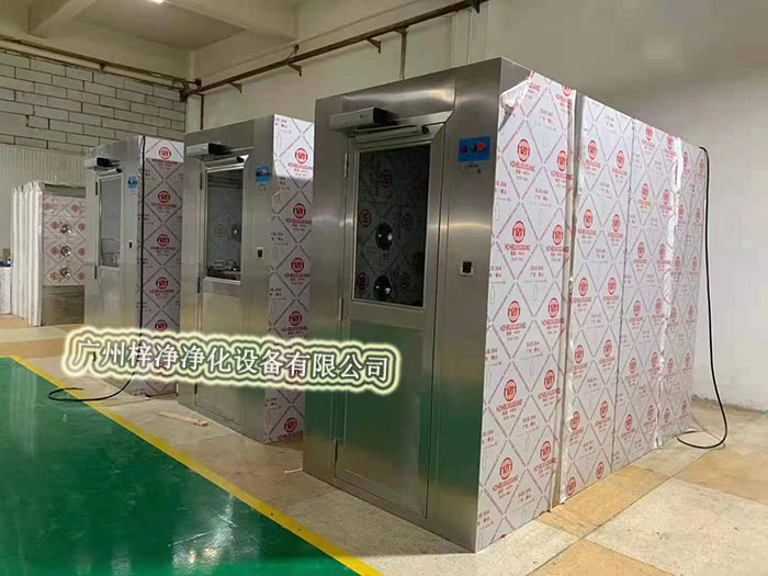 全不銹鋼風(fēng)淋室通道外觀簡(jiǎn)潔、大方,使用壽命長(zhǎng) 全不銹鋼風(fēng)淋室通道外觀簡(jiǎn)潔、大方,使用壽命長(zhǎng)