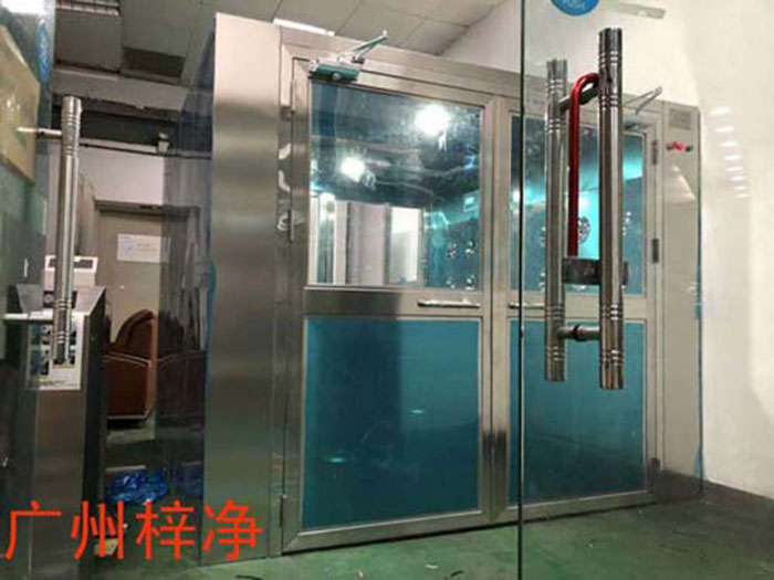 風(fēng)淋室安裝現(xiàn)場(chǎng)實(shí)拍圖 風(fēng)淋室安裝現(xiàn)場(chǎng)實(shí)拍圖