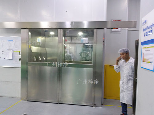 風(fēng)淋室安裝現(xiàn)場(chǎng)實(shí)拍圖 風(fēng)淋室安裝現(xiàn)場(chǎng)實(shí)拍圖