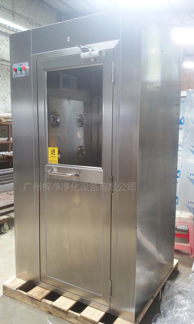 風(fēng)淋室的安裝位置和角度不準(zhǔn)確，會(huì)影響風(fēng)淋效果和設(shè)備的使用壽命。